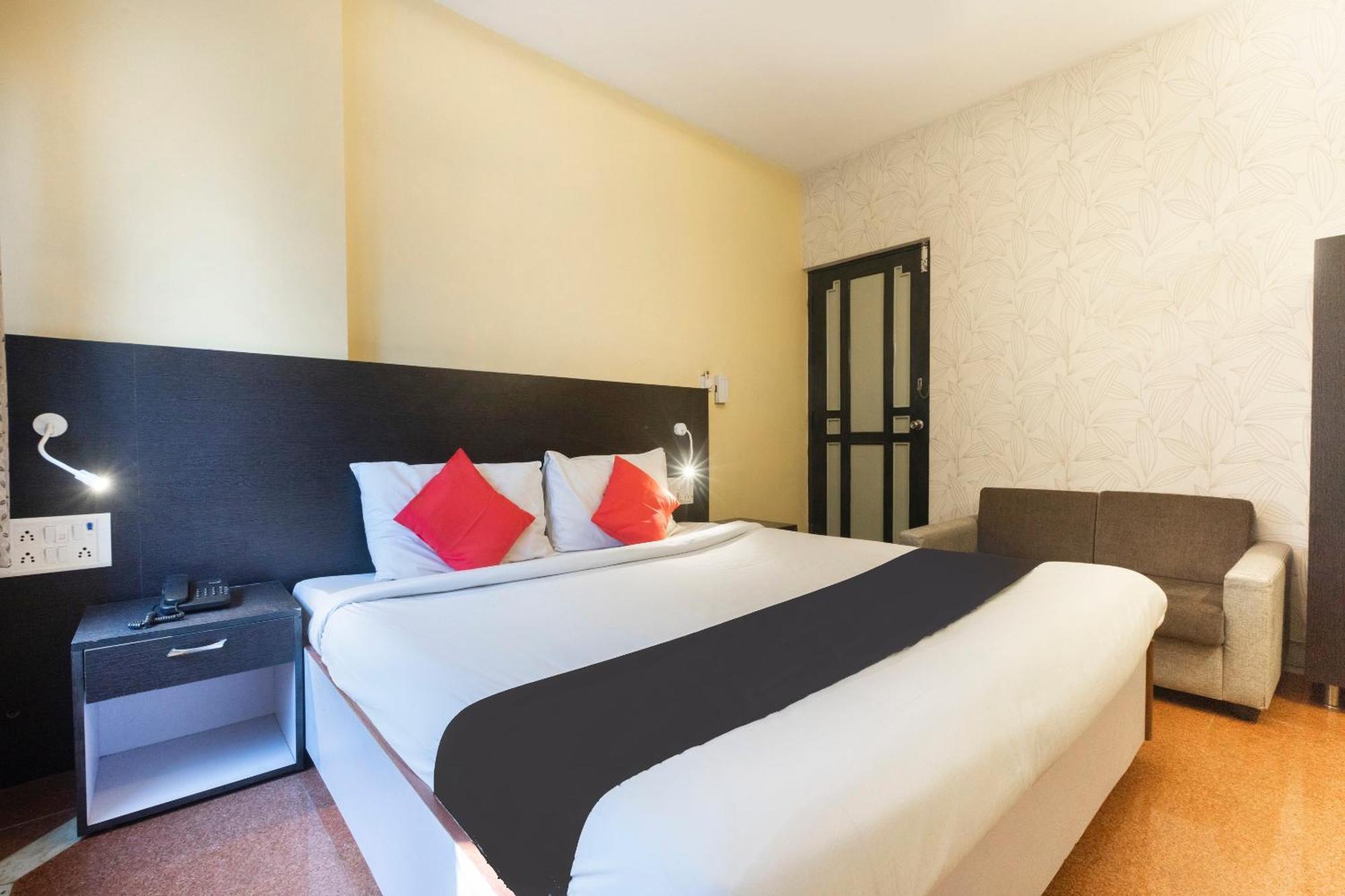 Collection O Santhome Residency Near Marina Hotel